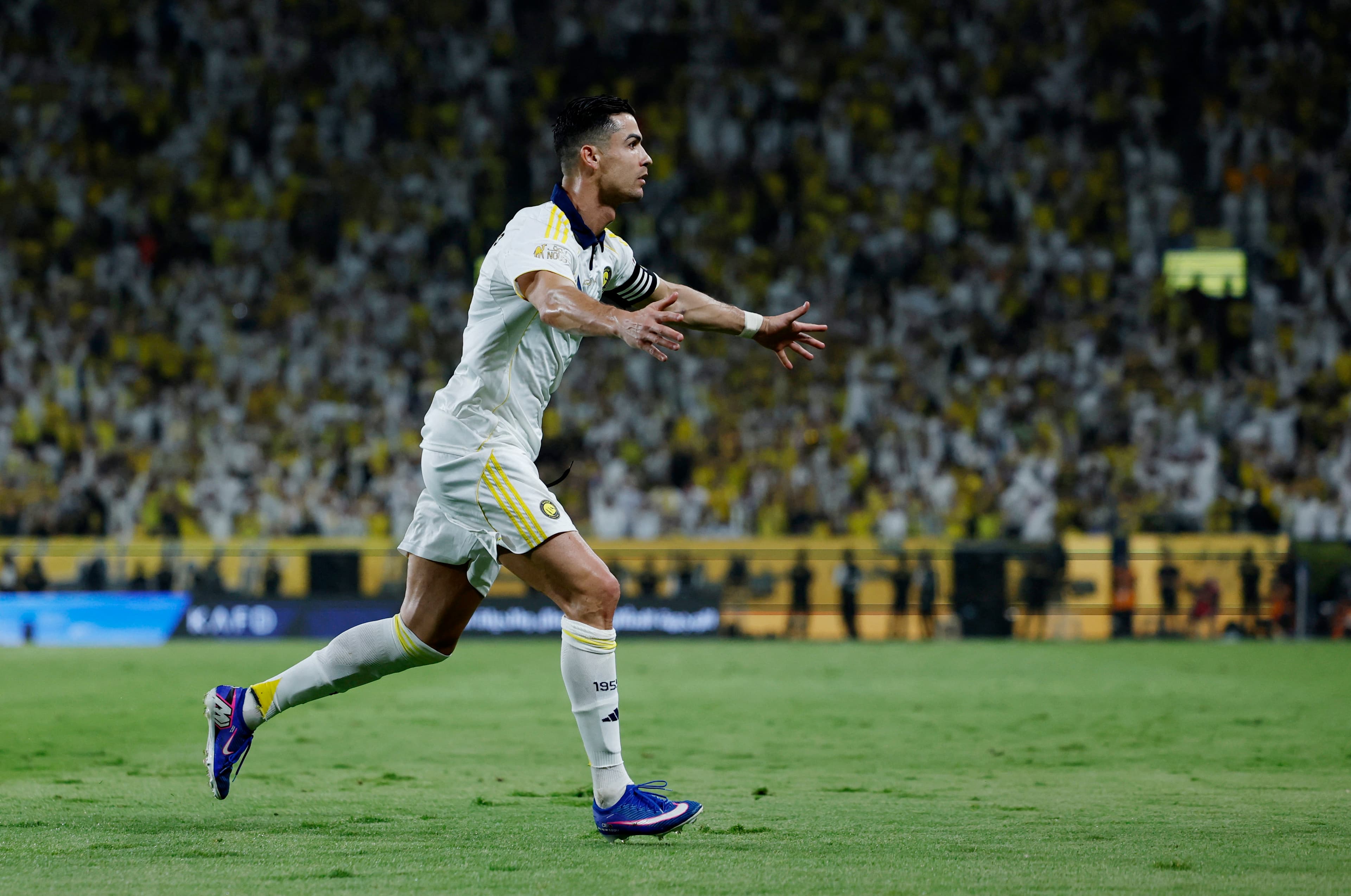 Al Nassr, Suudi Arabistan Ligi'nde şampiyon oldu, Ronaldo gözyaşlarına hakim olamadı