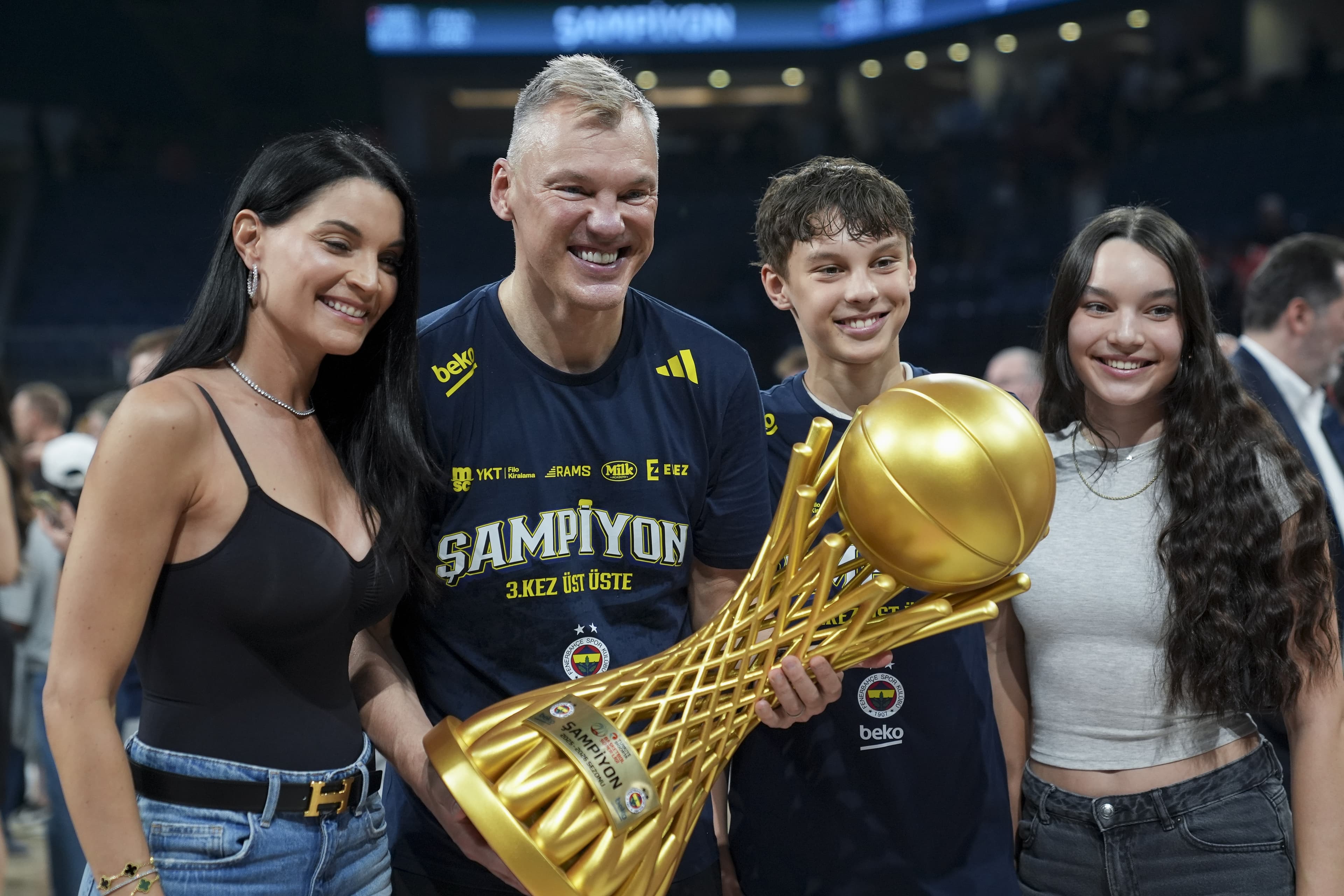 Fenerbahçe Beko'nun koçu Jasikevicius, mutluluk ve yorgunluk hissettiğini belirtti