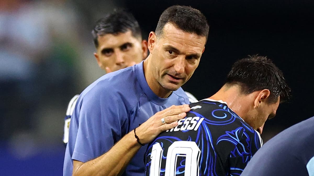 Scaloni, Messi'yi tarihin en iyi futbolcusu olarak nitelendirdi