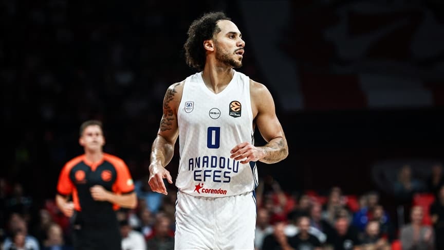 Anadolu Efes, Mike James ile 1+1 yıllık sözleşme imzaladı