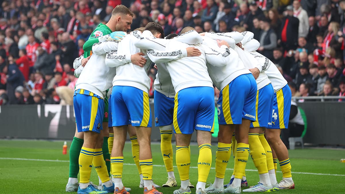 Southampton casusluk suçlamasıyla finalden men edildi