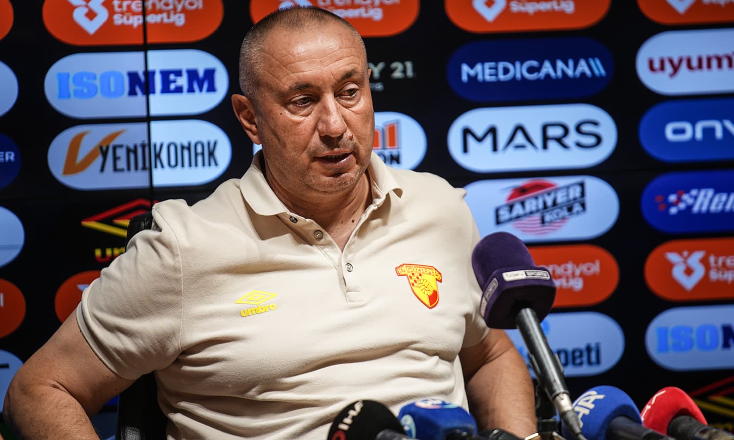 Göztepe'de Stoilov'dan taraftarları sevindiren haber