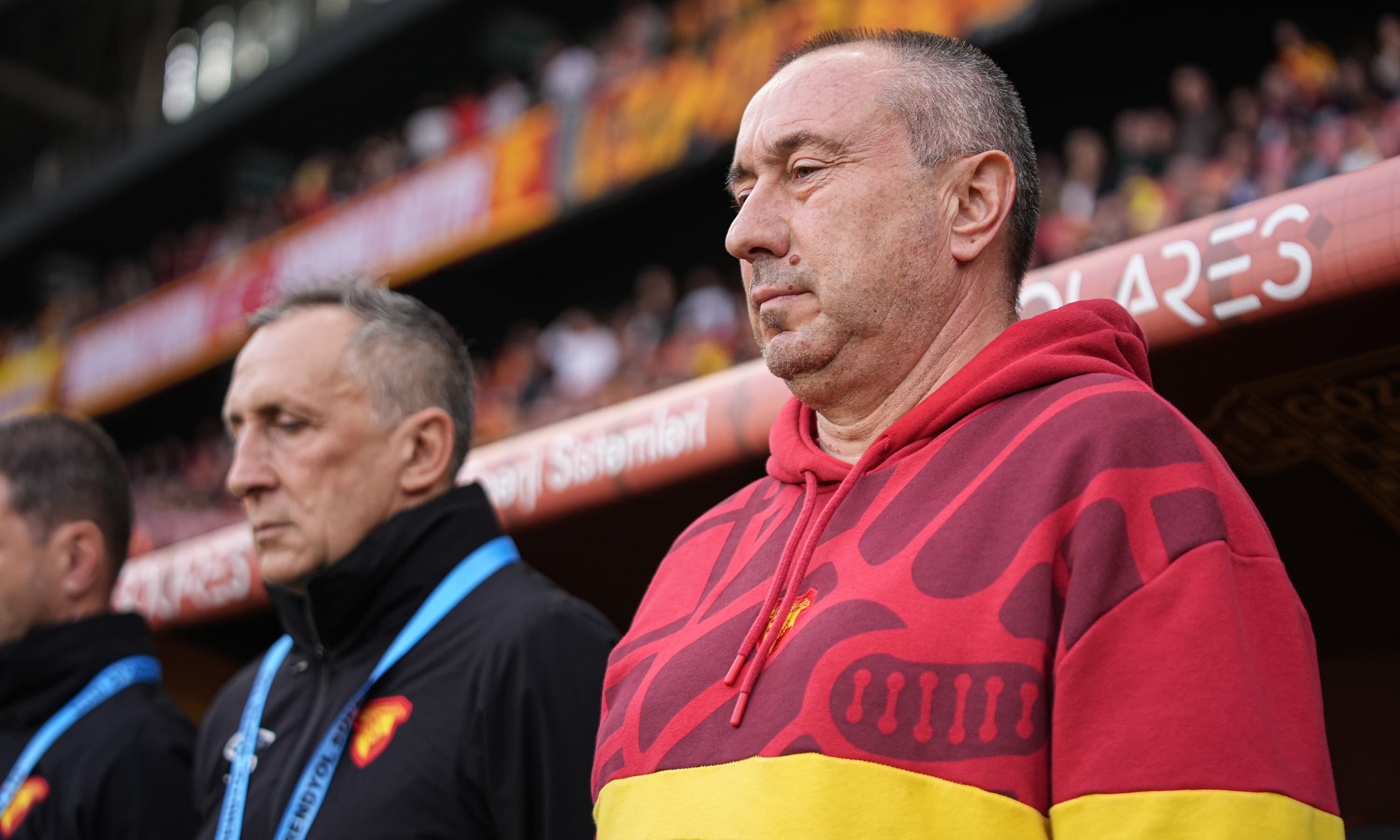 Göztepe'de Stoilov, iki futbolcunun satılmasına karşı çıktı