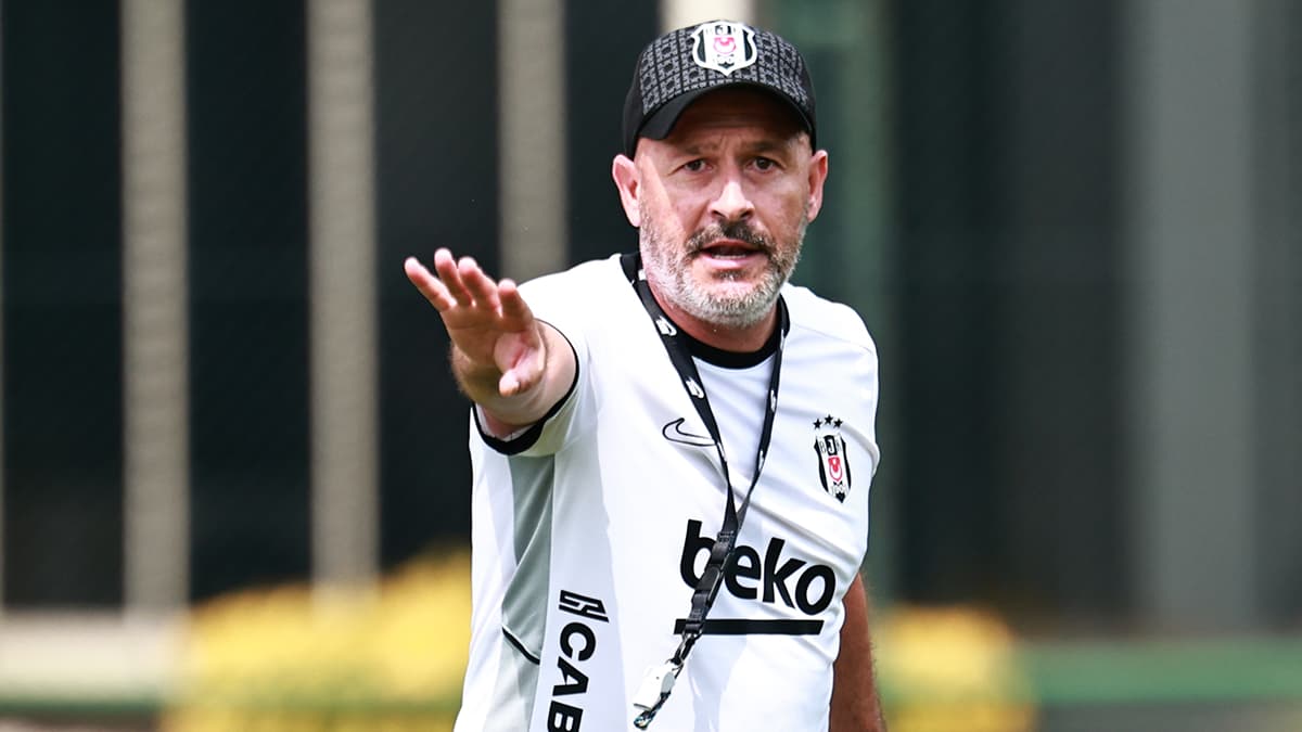 Vincenzo Italiano, Beşiktaş'ın UEFA Avrupa Ligi maçı öncesi açıklamalarda bulunuyor