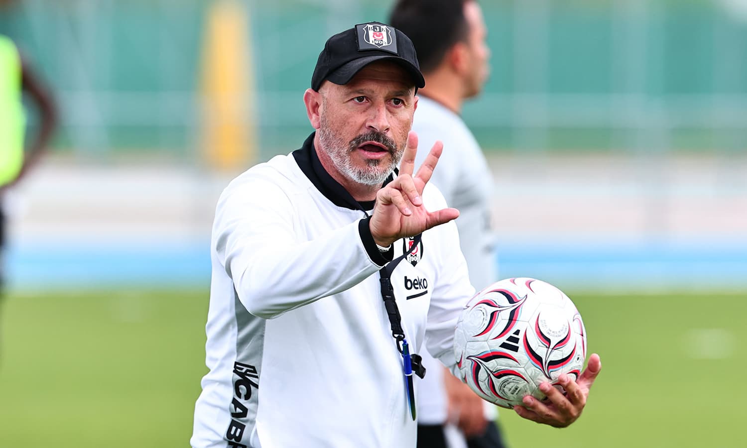 Vincenzo Italiano, Leandro Trossard hakkında değerlendirmelerde bulundu