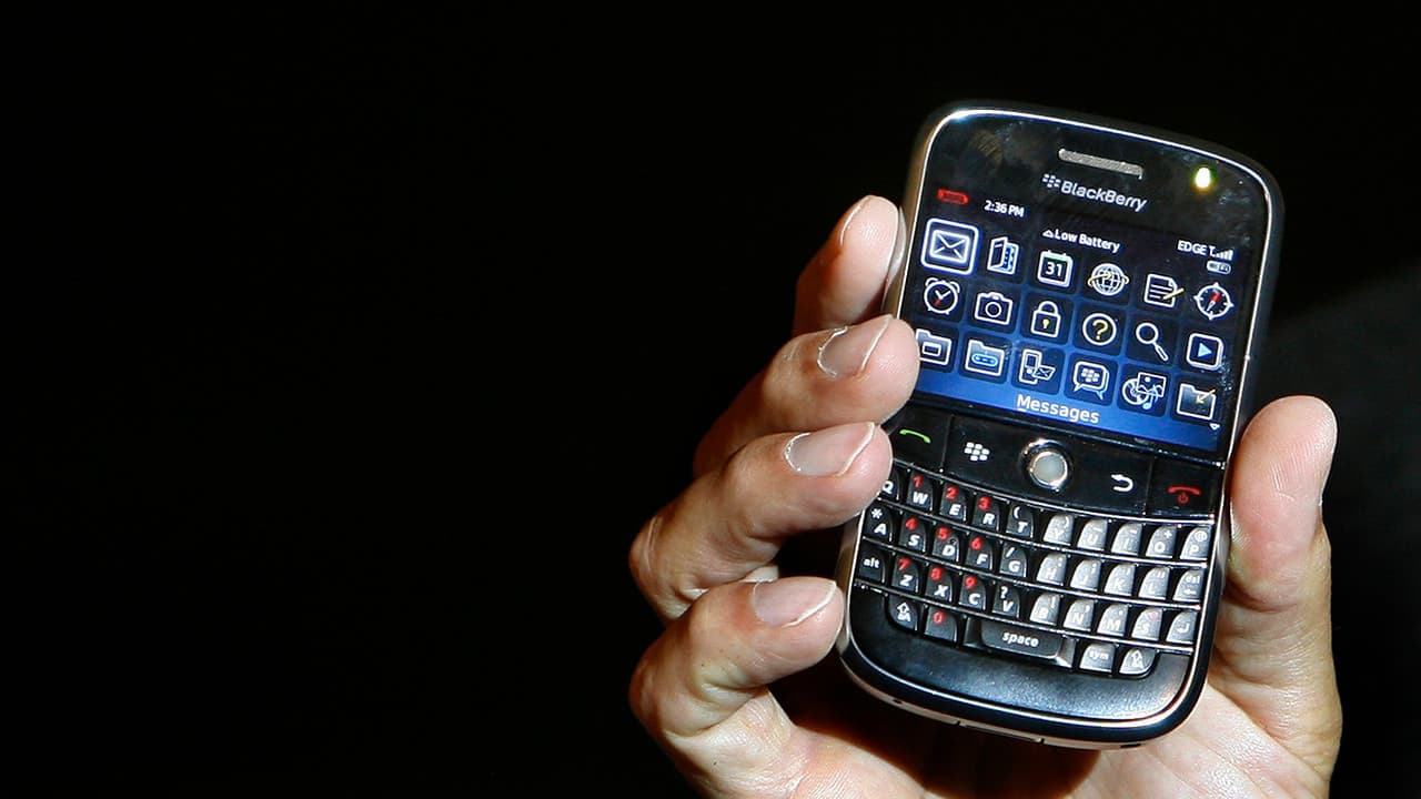 Efsane marka geri döndü: BlackBerry artık telefon değil araçları yönetiyor