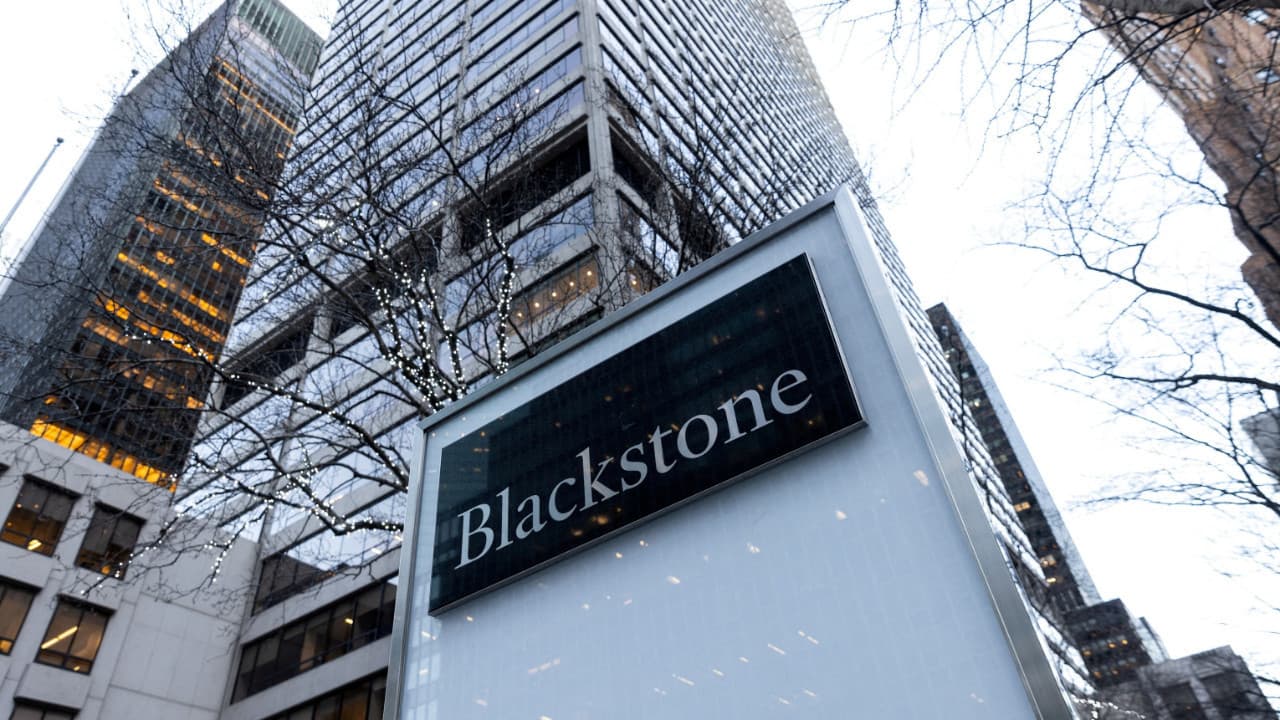 Blackstone, özel kredi fonunda para çekimlerine limit getirdi