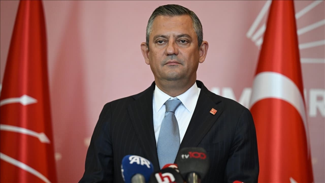 Özgür Özel: Türk demokrasisi için zor bir gün yaşıyoruz