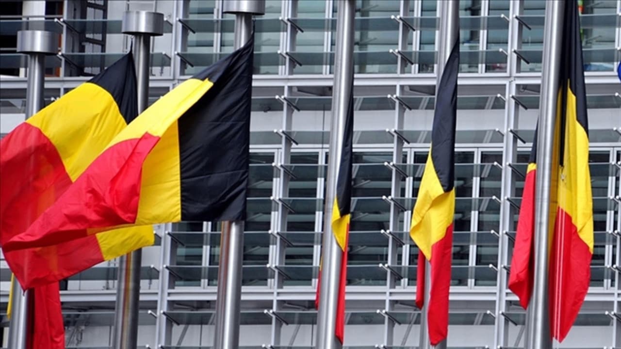 Belçika'da maaş ve emekli aylıklarına sınırlama getirildi