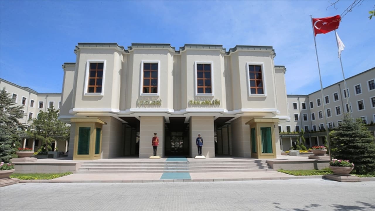 16 mülki idare amiri, birinci sınıf mülki idare amirliğine yükseltildi