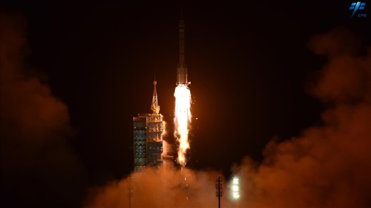 Çin uzay istasyonunda 7 saatlik uzay yürüyüşü