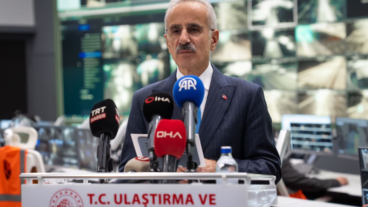 Bakan Uraloğlu: "13 bin 607 personelle 7 gün 24 saat kar ve buzla mücadele sürüyor"