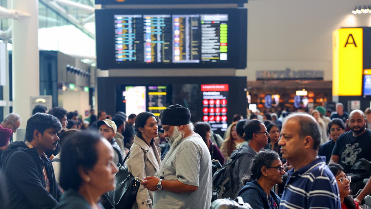 Heathrow Havalimanı’nda drone alarmı: Uçuşlar geçici olarak durduruldu