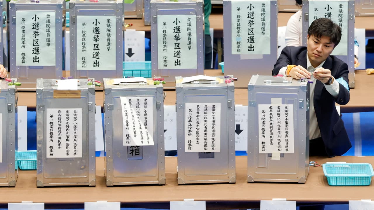 Japonya'da erken genel seçim: Başbakan Takaiçi'nin partisi önde gidiyor