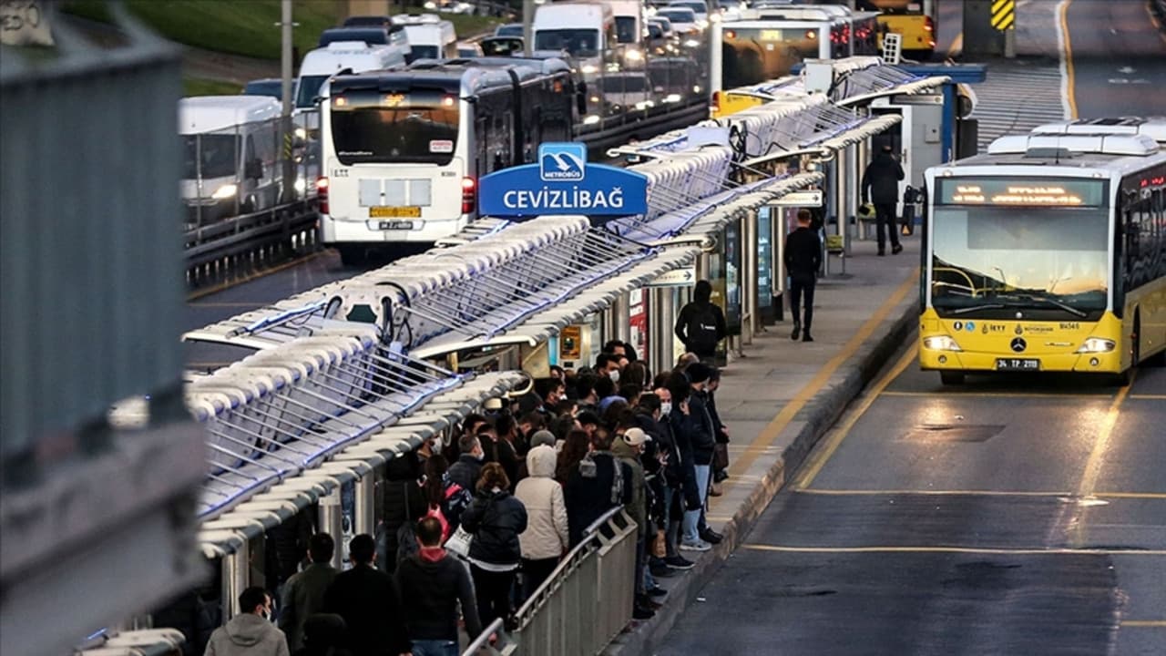 İstanbul'da toplu ulaşım ve taksi ücretlerine zam yapıldı