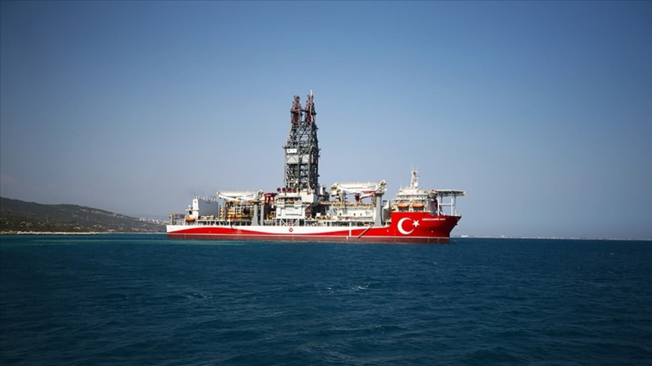 Karadeniz'de yılın ilk keşif sondajı başladı: 3 bin 100 metreye kadar inecek