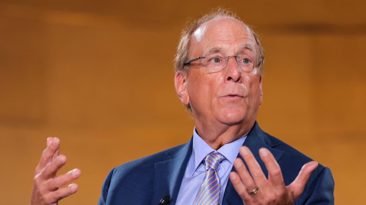 Blackrock CEO'su Fink'ten petrol uyarısı: "Bu seviyeye çıkarsa küresel resesyon tetiklenir"