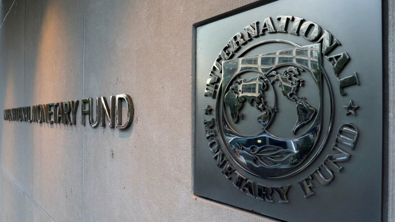 IMF, Fransa'nın ekonomik büyüme tahminini düşürdü