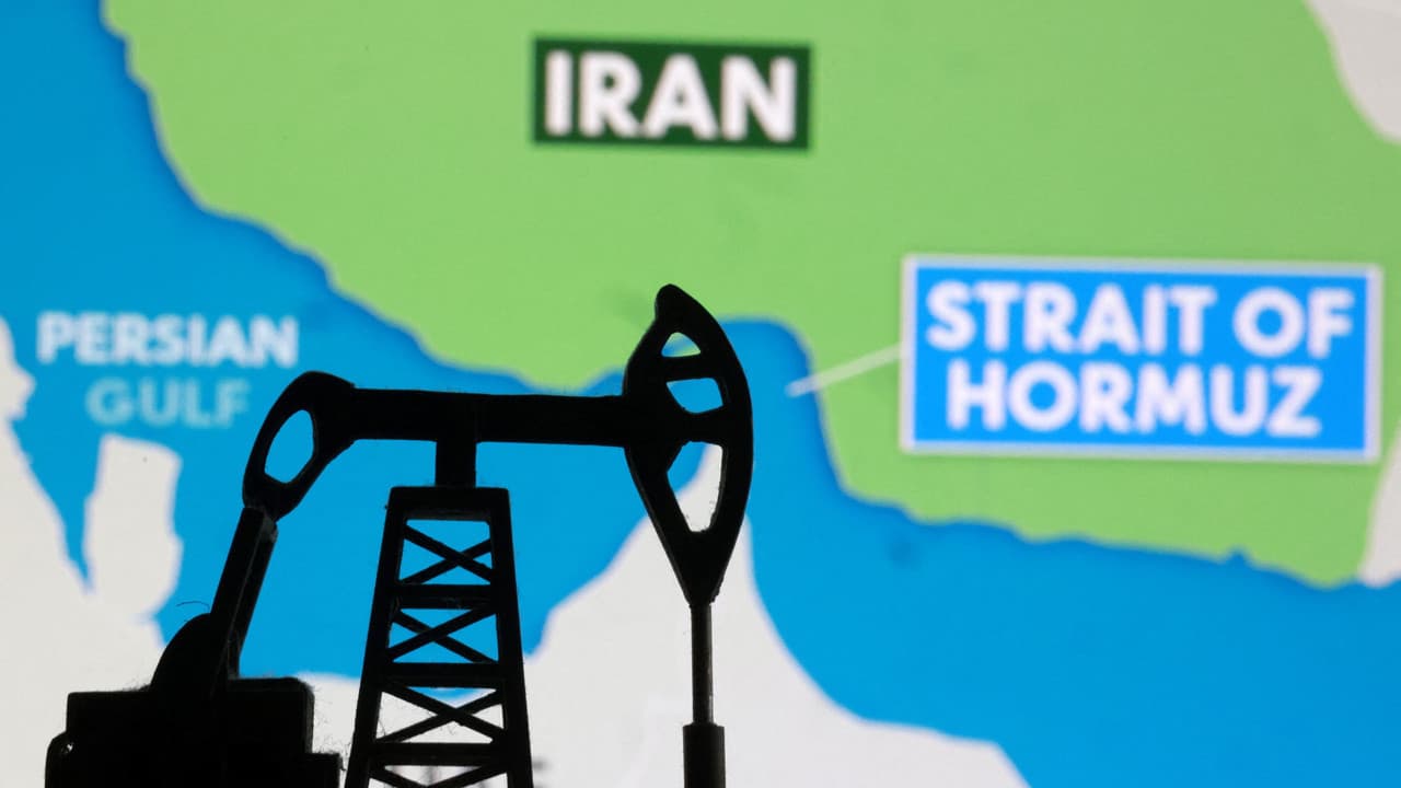 Trump, Hürmüz Boğazı'nda gizli petrol operasyonu yürütüldüğünü açıkladı