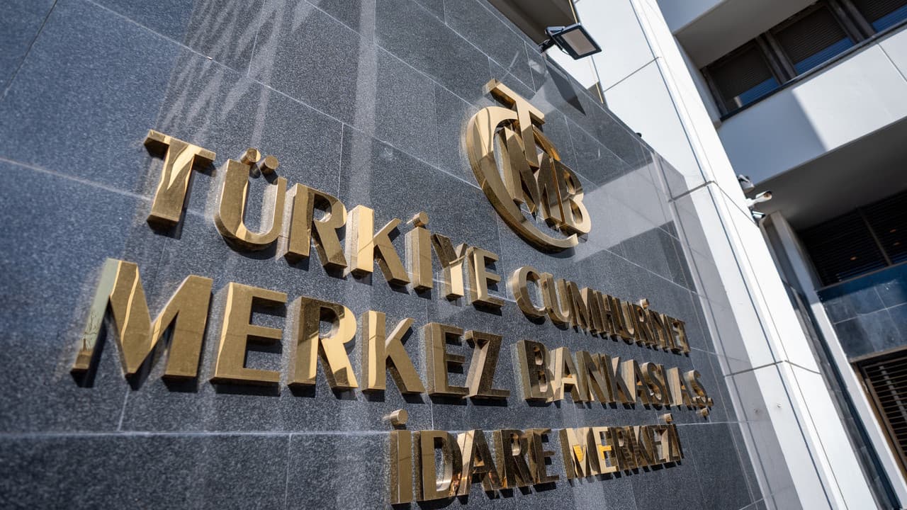 Merkez Bankası rezervlerinde üç hafta sonra ilk düşüş