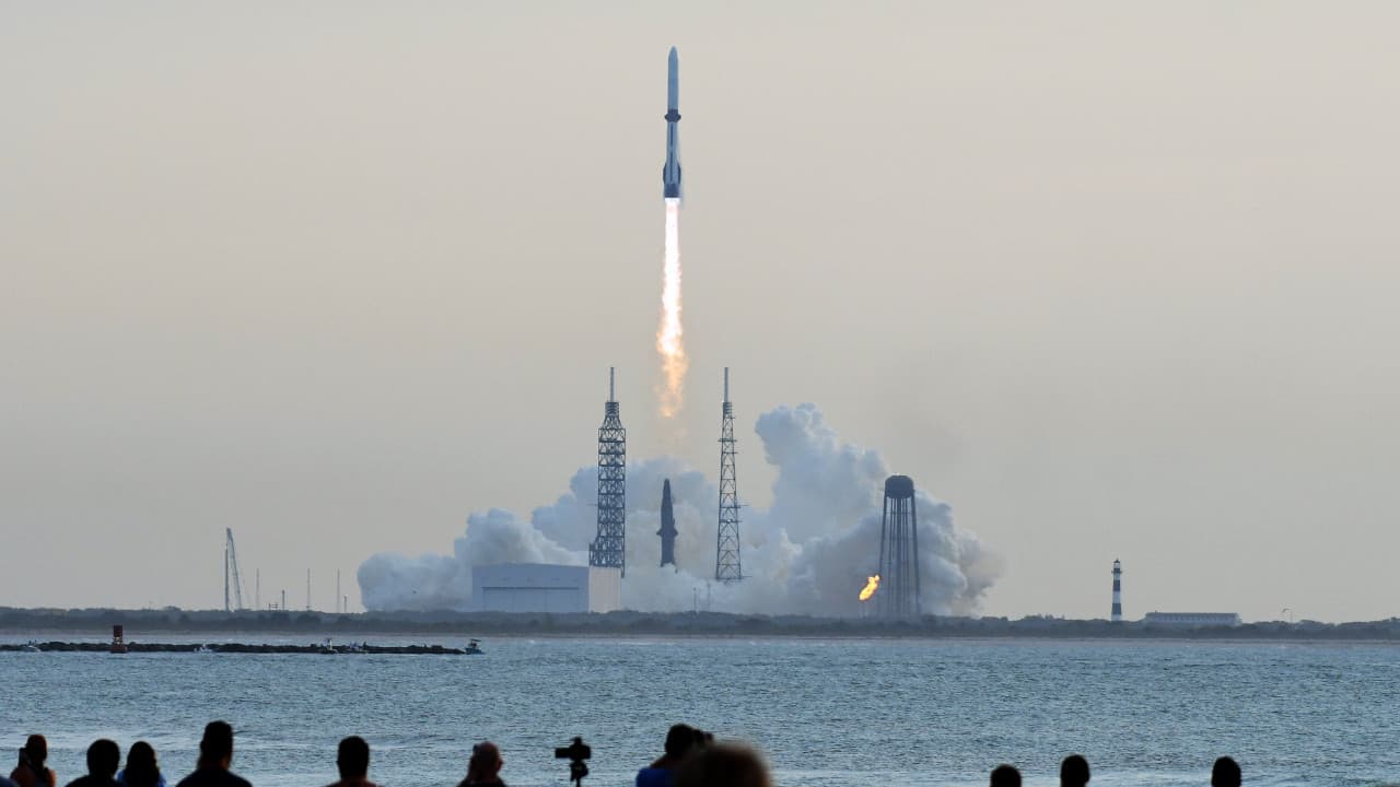 Jeff Bezos'un Blue Origin roketi testte patladı, Elon Musk'tan geçmiş olsun mesajı