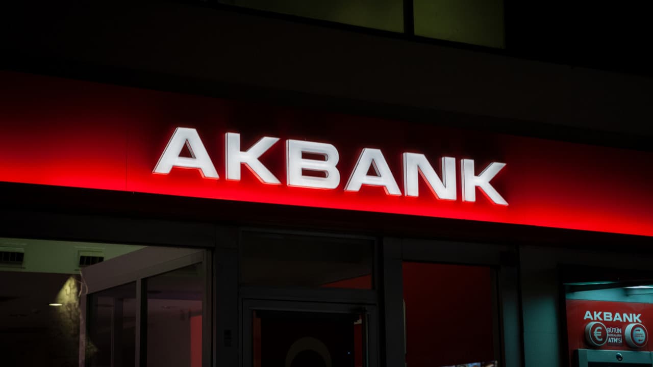 Fitch Ratings, Akbank'ın kredi notunu sabit tuttu