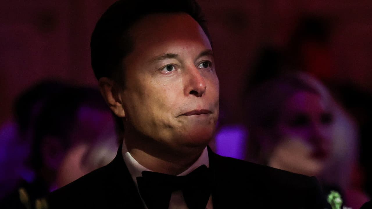 İran, Elon Musk'ın şirketlerini hedef aldı