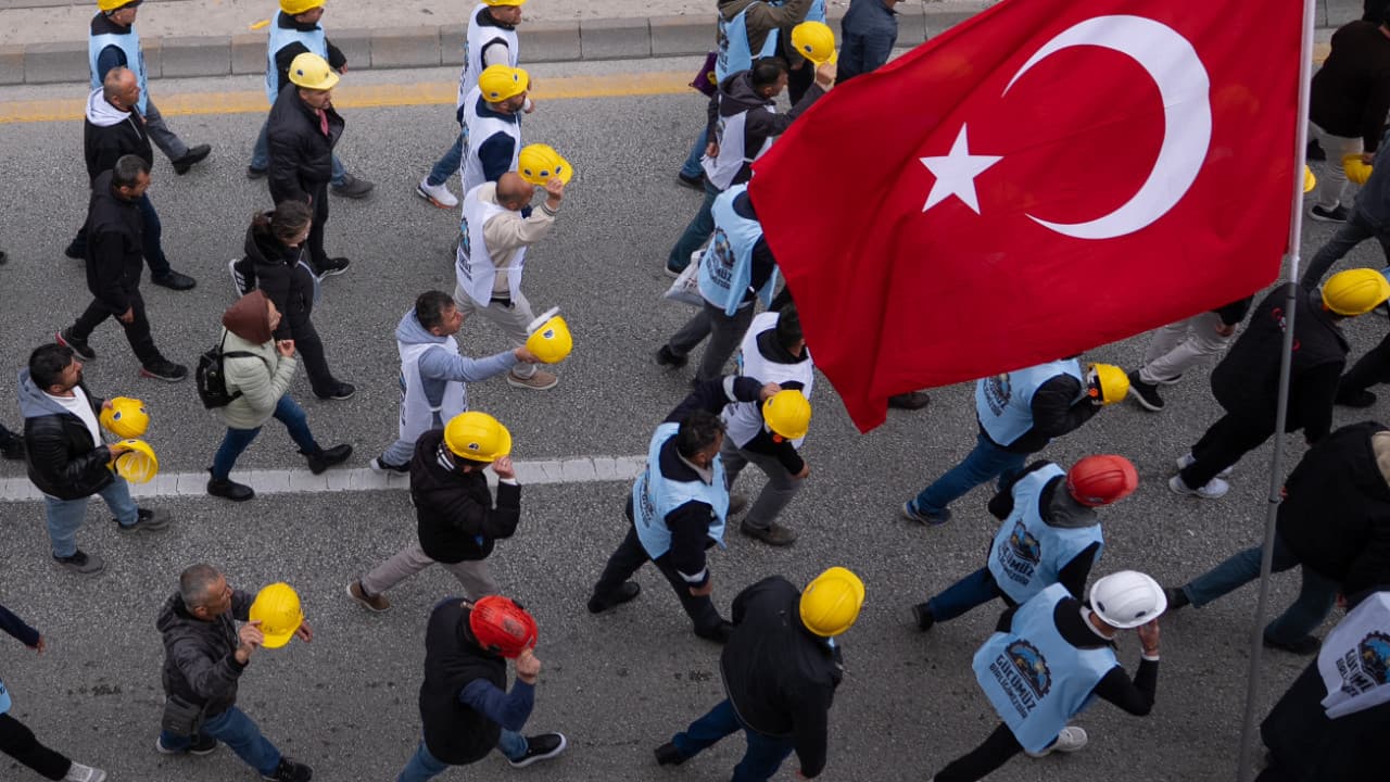 Ankara'da 1 Mayıs kutlamaları nedeniyle bazı yollar trafiğe kapatıldı