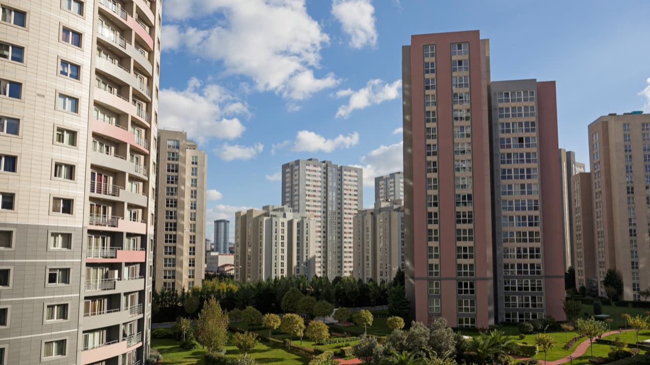 Antalya'daki lüks sitede aidat artışı mahkemeye taşındı