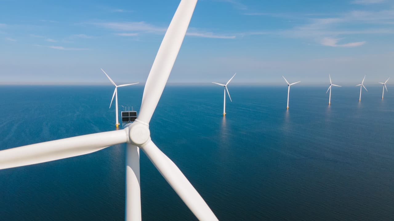 Türkiye'nin ilk deniz üstü rüzgar enerjisi santralleri için 4 alan belirlendi
