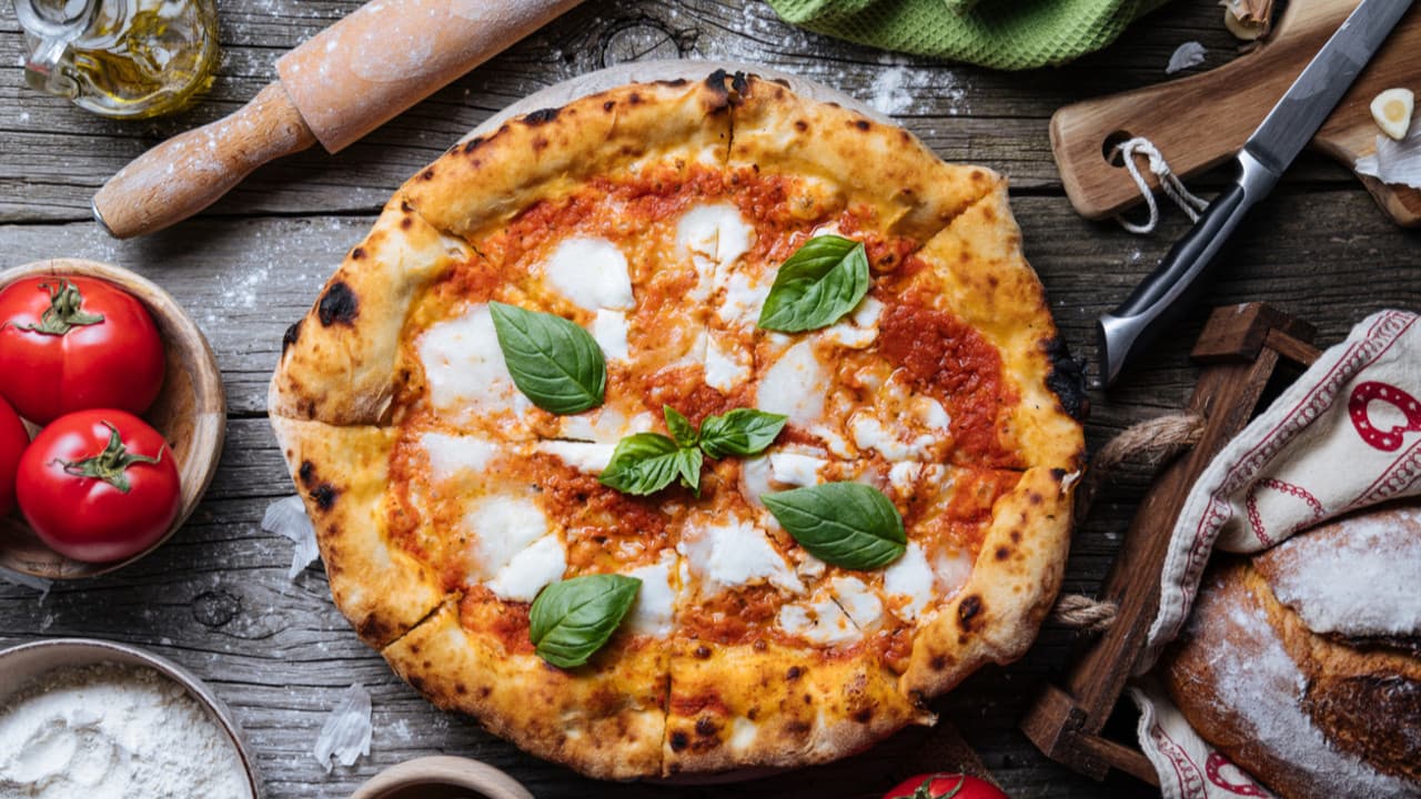 Pizza sektörü ekonomik zorluklarla karşı karşıya, büyük zincirler şube kapatıyor