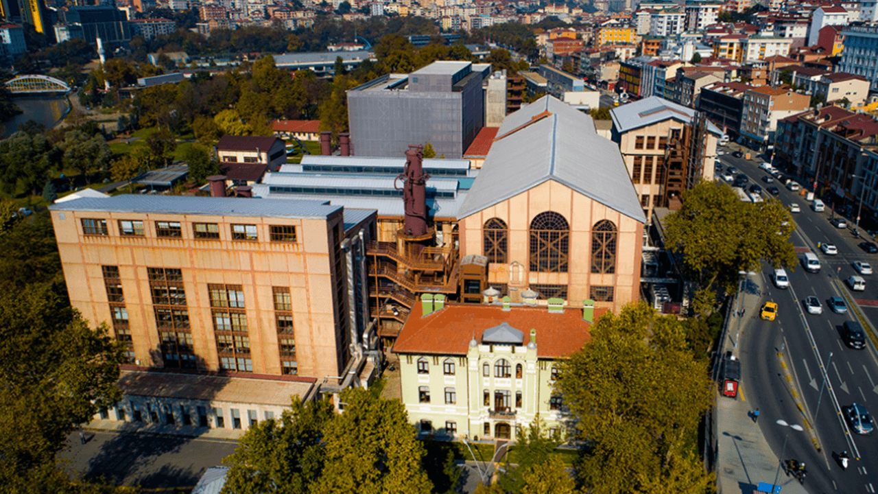 Bilgi Üniversitesi eğitim faaliyetlerini sürdürüyor