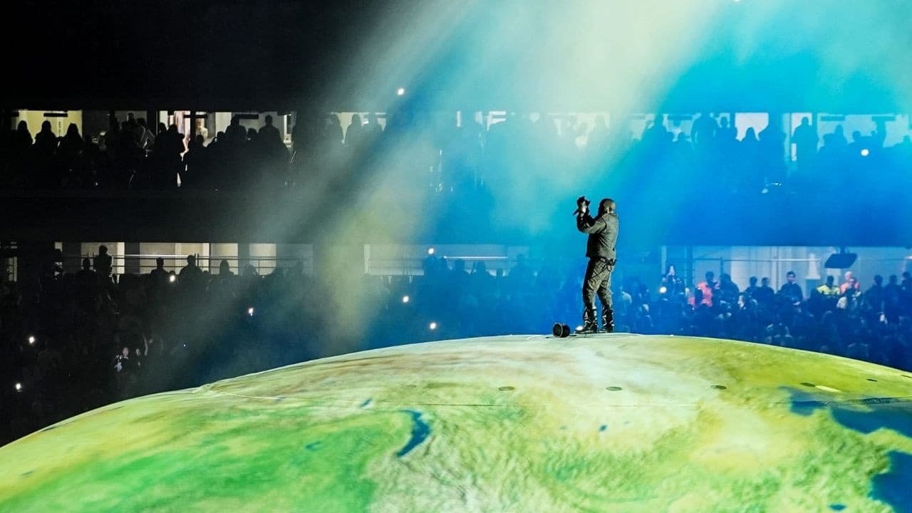 Kanye West, Atatürk Olimpiyat Stadyumu'nda 118 bin kişiye konser verdi