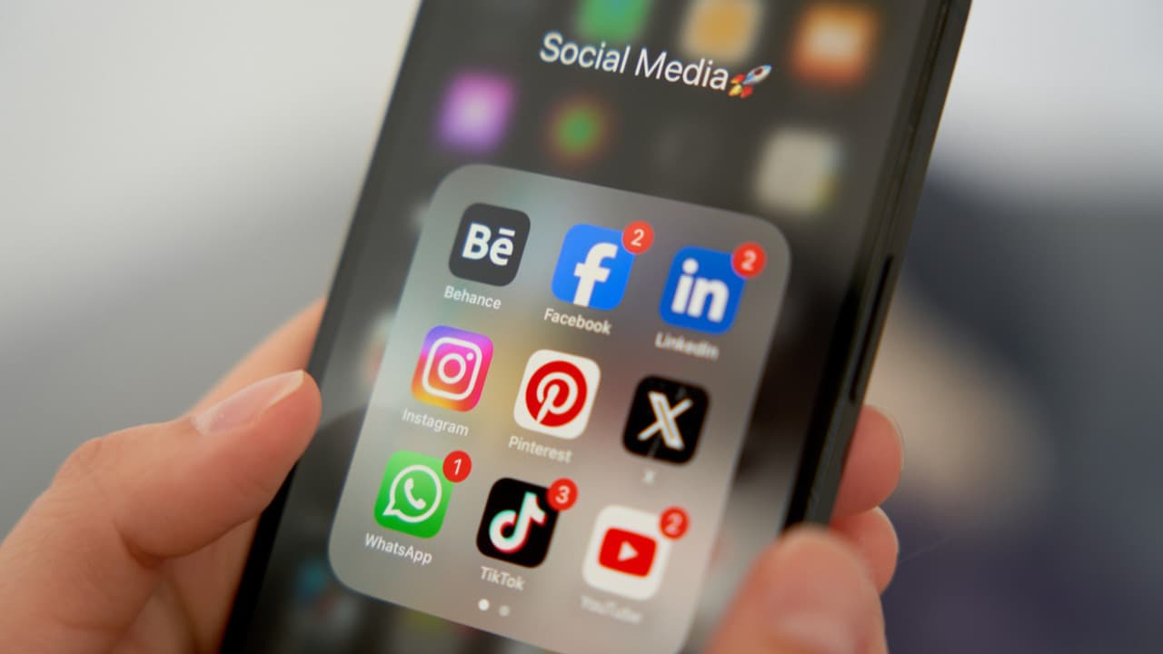Apple, iPhone kullanıcıları için iOS 26 ile reklam engelleme özelliği sunuyor