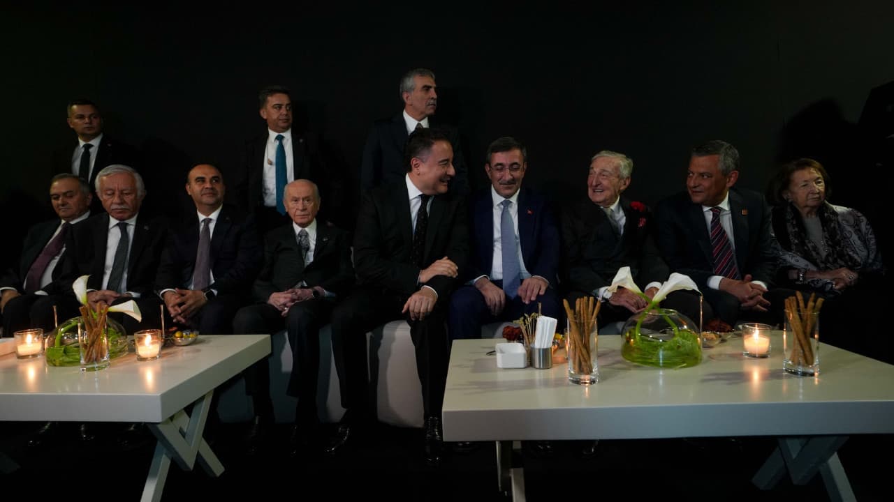 Cevdet Yılmaz, Özgür Özel ve Devlet Bahçeli Koç Holding'in 100. yıl kutlamasında bir araya geldi