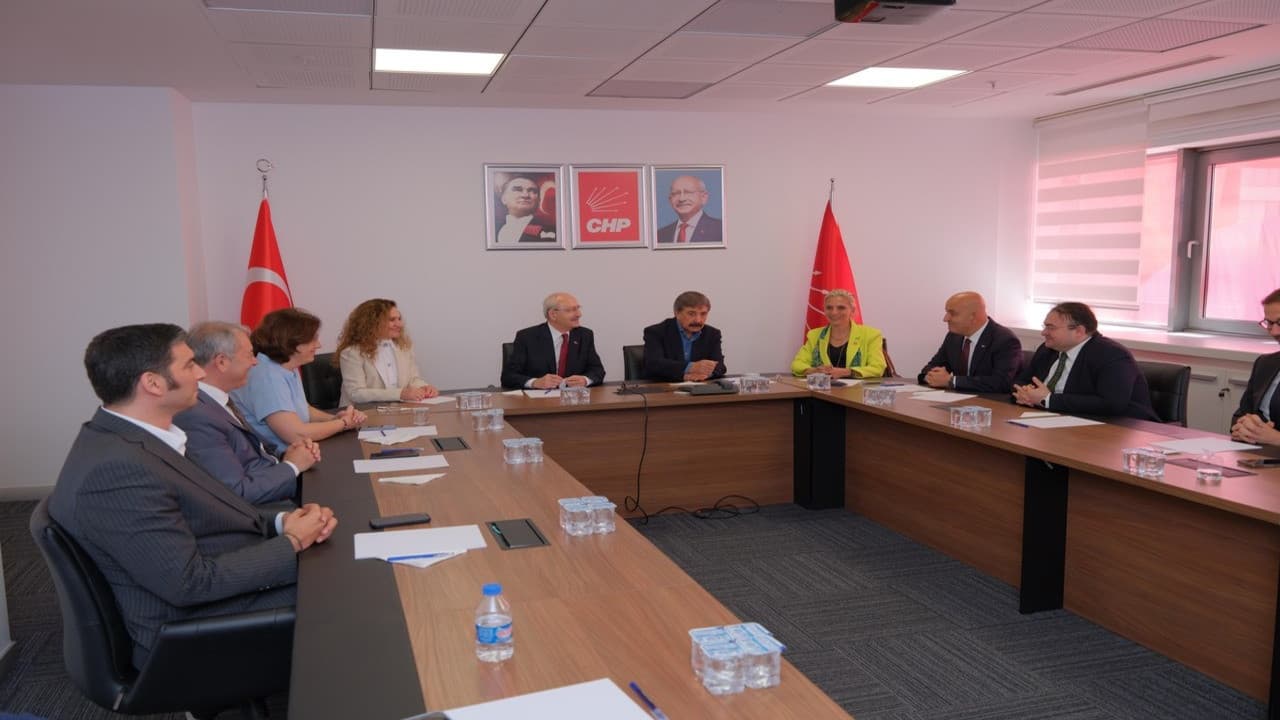 CHP'de Özgür Özel dönemindeki ihraçlar iptal edildi