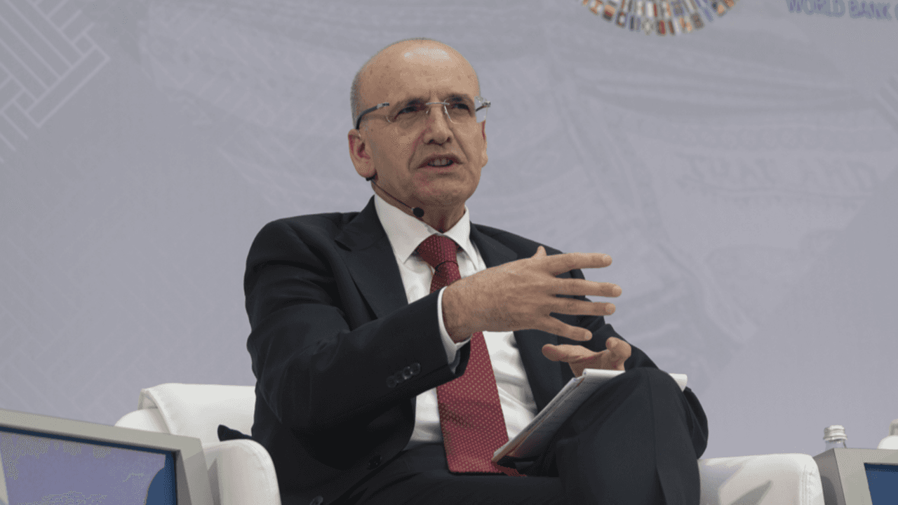Şimşek, küresel şoklara rağmen dezenflasyon programına bağlı kalacaklarını açıkladı