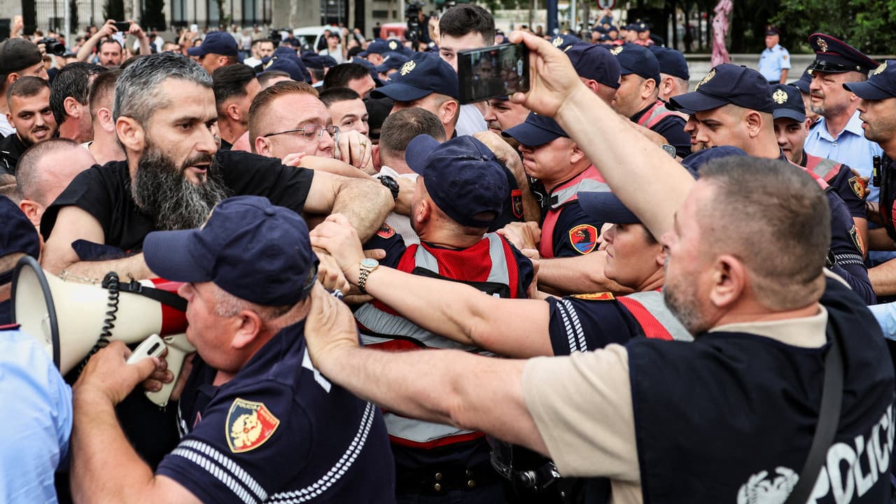Trump'ın damadı Arnavutluk'ta büyük bir projeye karşı protestolar başladı