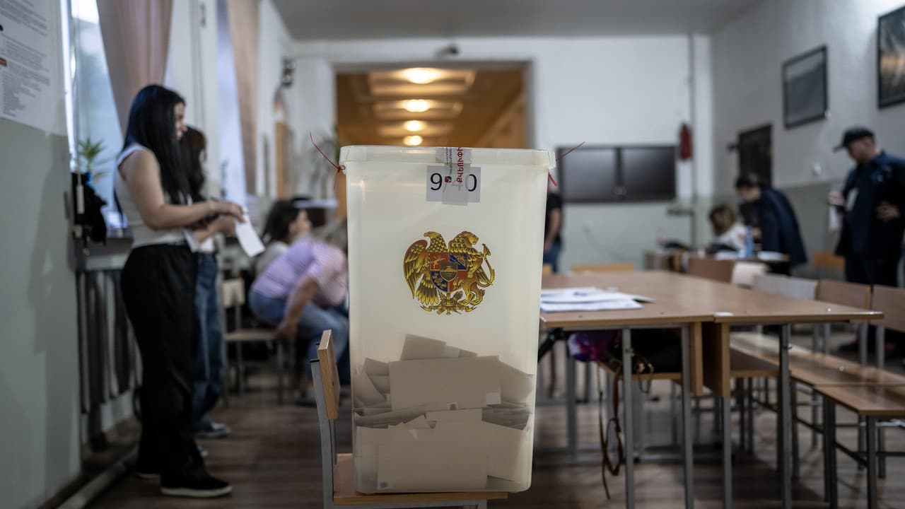 Ermenistan'da seçim sonuçları açıklandı, Paşinyan önde