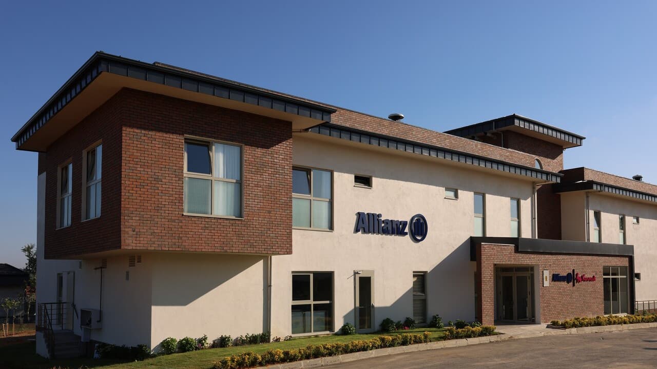 Allianz ve Koruncuk Vakfı'ndan İstanbul'da yeni yurt açıldı