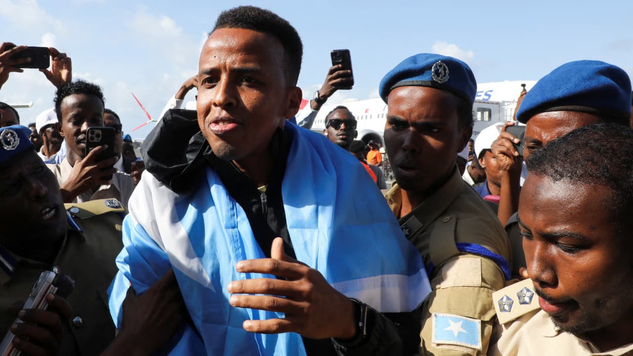 Somalili hakem ABD'ye alınmadı, ülkesi onu kahraman gibi karşıladı