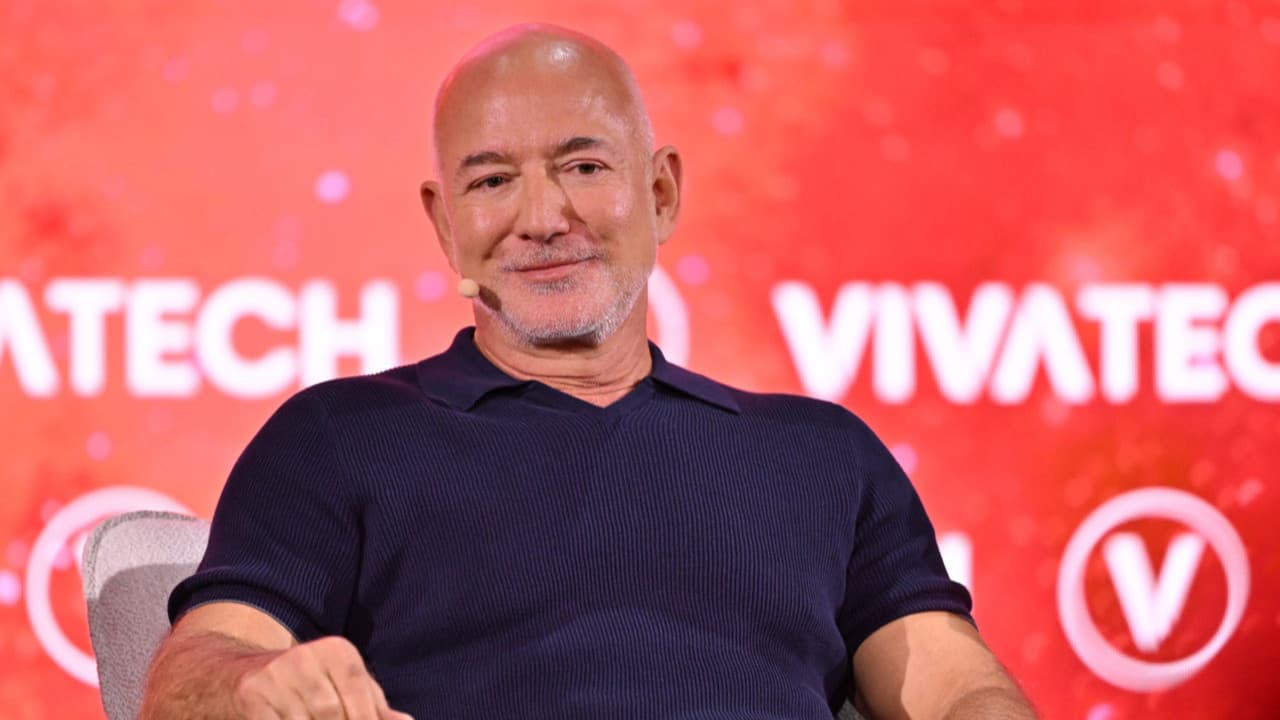 Bezos: Yapay zeka iş gücü açığı yaratacak