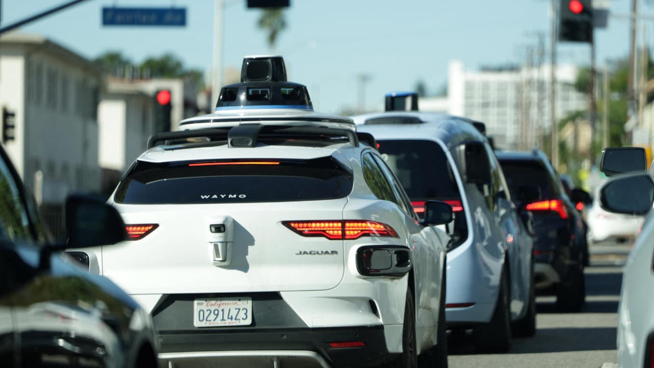 Waymo, 3900 robotaksiyi yazılım hatası nedeniyle geri çağırdı