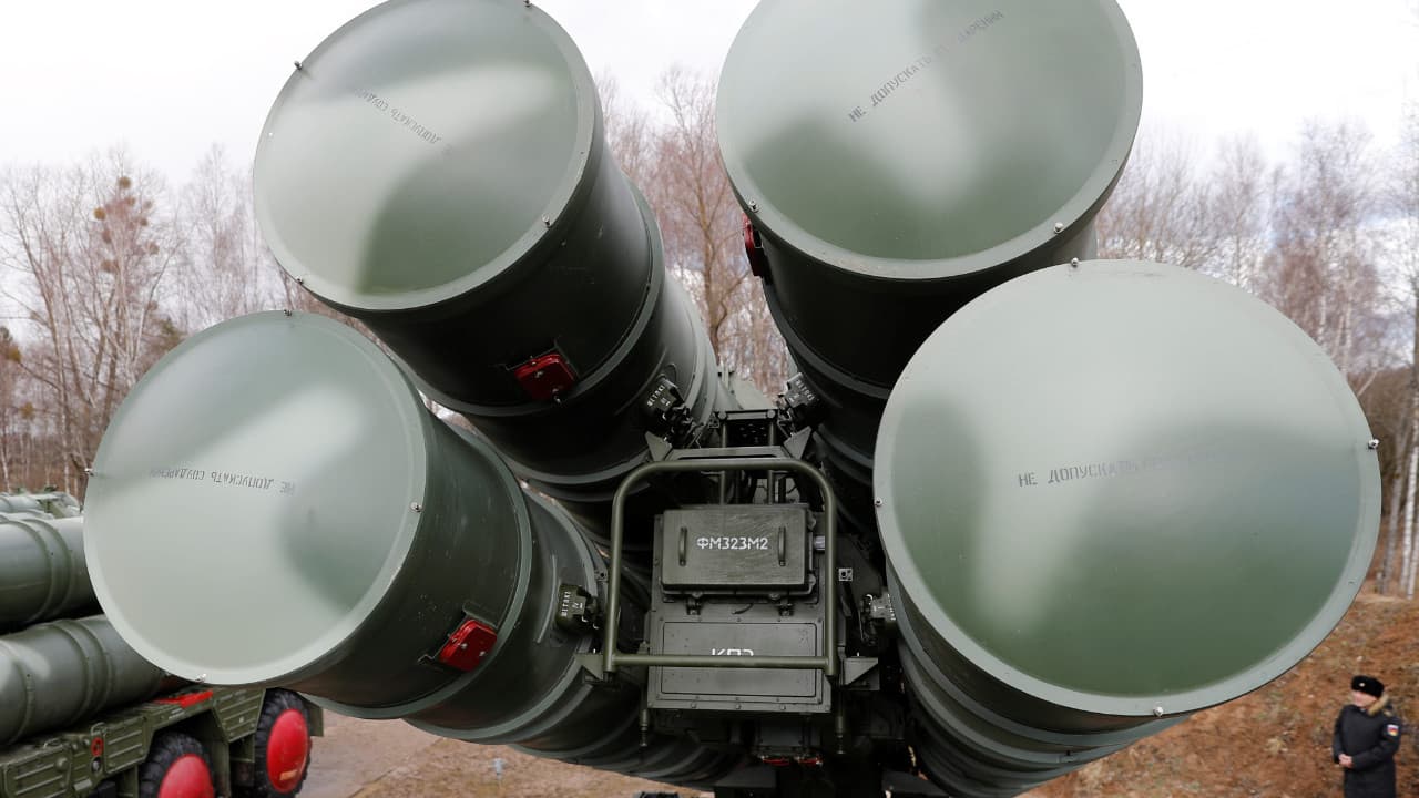 Kremlin, Türkiye ile S-400 füzeleri hakkında görüşmelerin sürdüğünü açıkladı