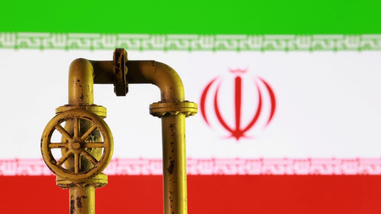 İran petrol ihracatını sürdürüyor