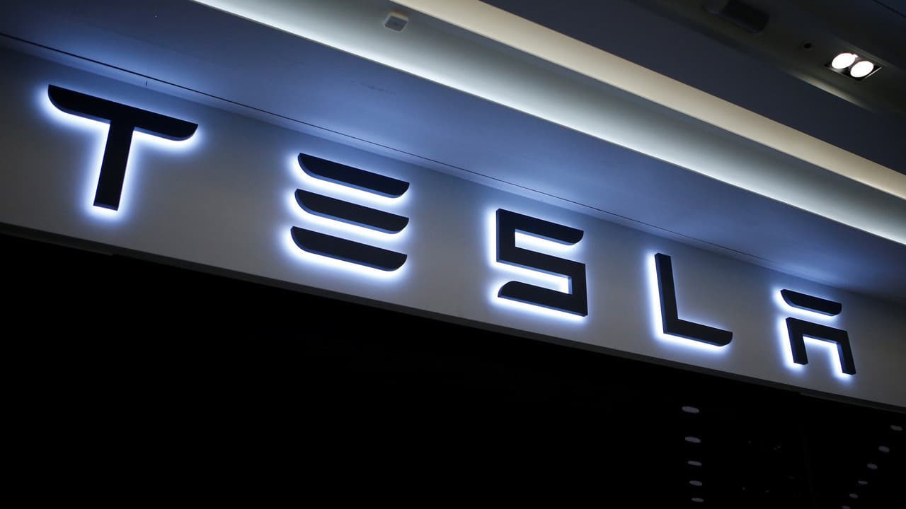 Tesla, 225 dolarlık yeni aracıyla sürücüsüz geleceği hedefliyor