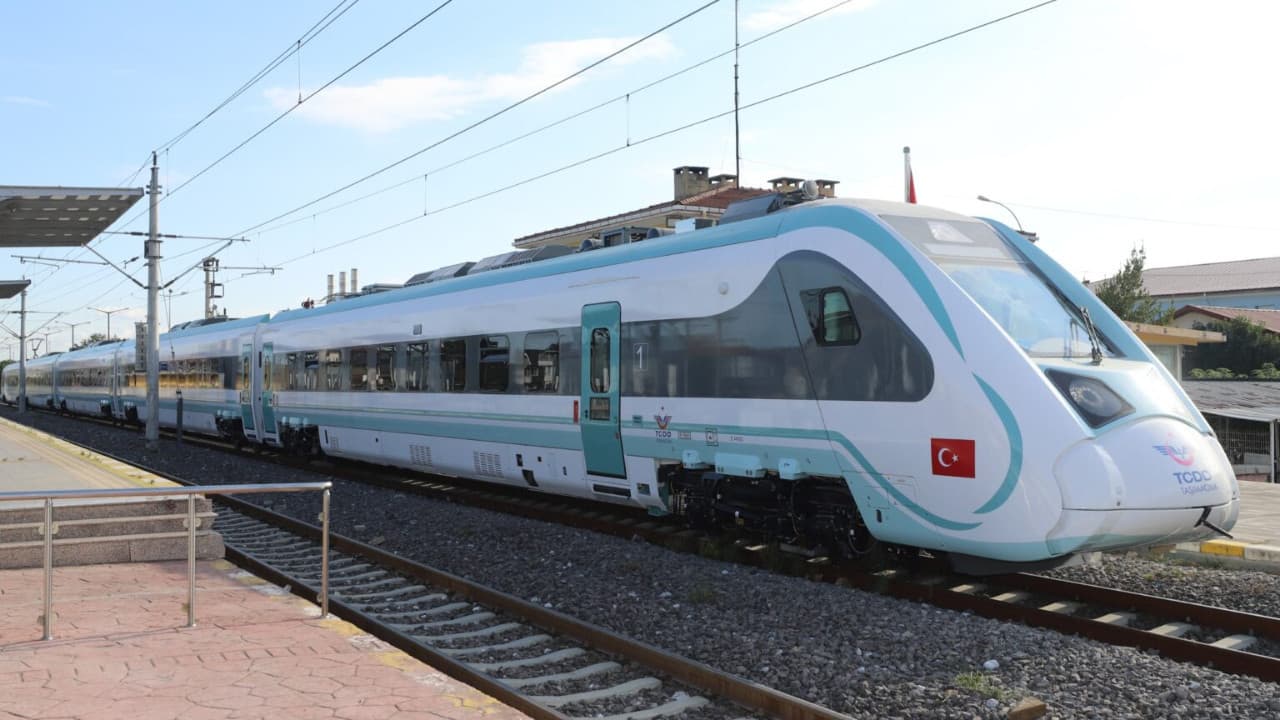 Milli Elektrikli Tren Uzunköprü-Halkalı hattında hizmete girecek