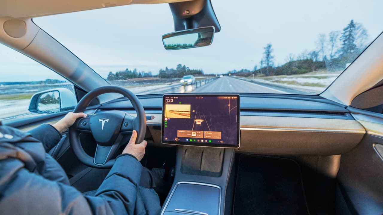 Elon Musk, Micron'un Tesla'ya bellek çipi sağladığını duyurdu