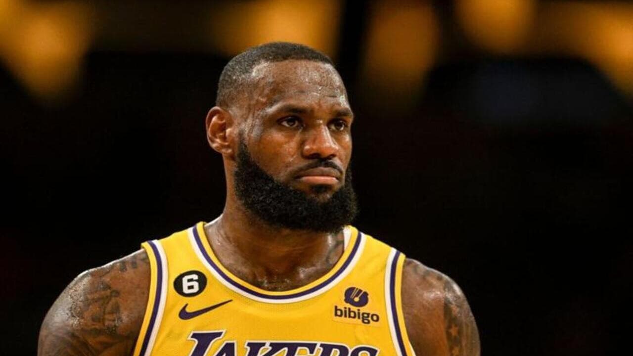LeBron James, Philadelphia 76ers ile iki yıllık sözleşme imzaladı.