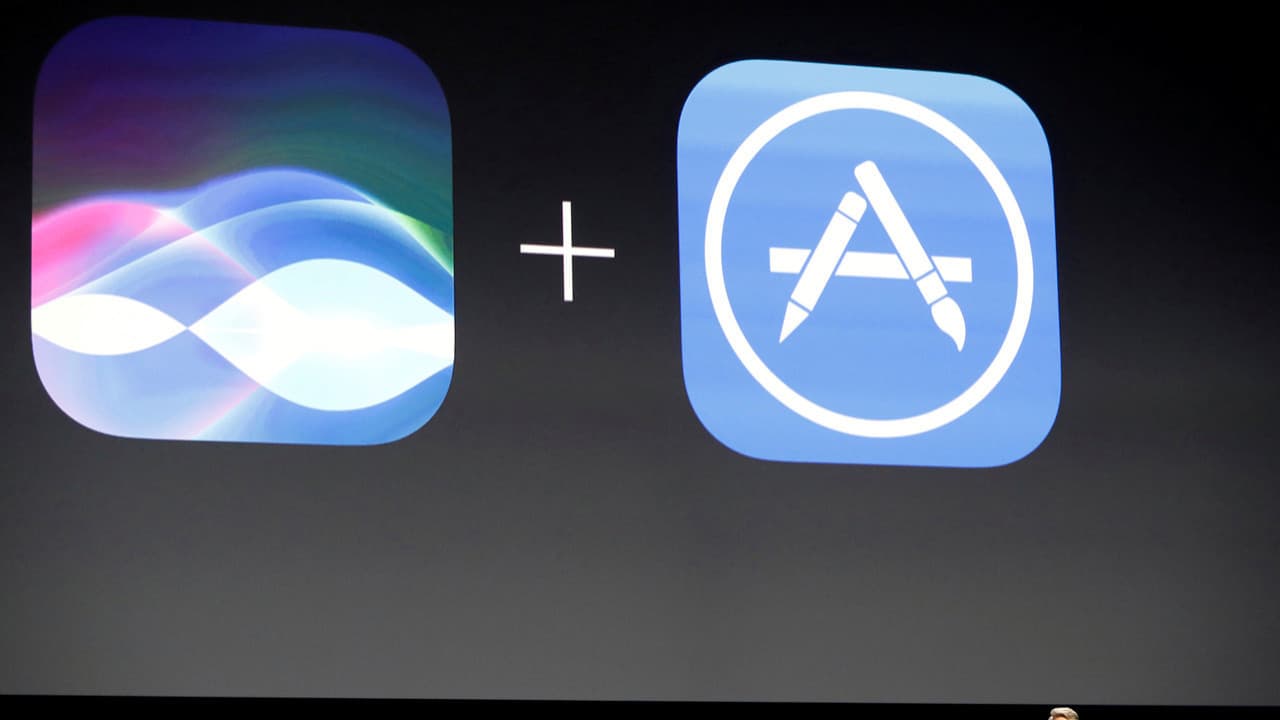 Tim Cook, Siri'nin yeni yapay zeka özelliklerinin ücretli olabileceğini duyurdu